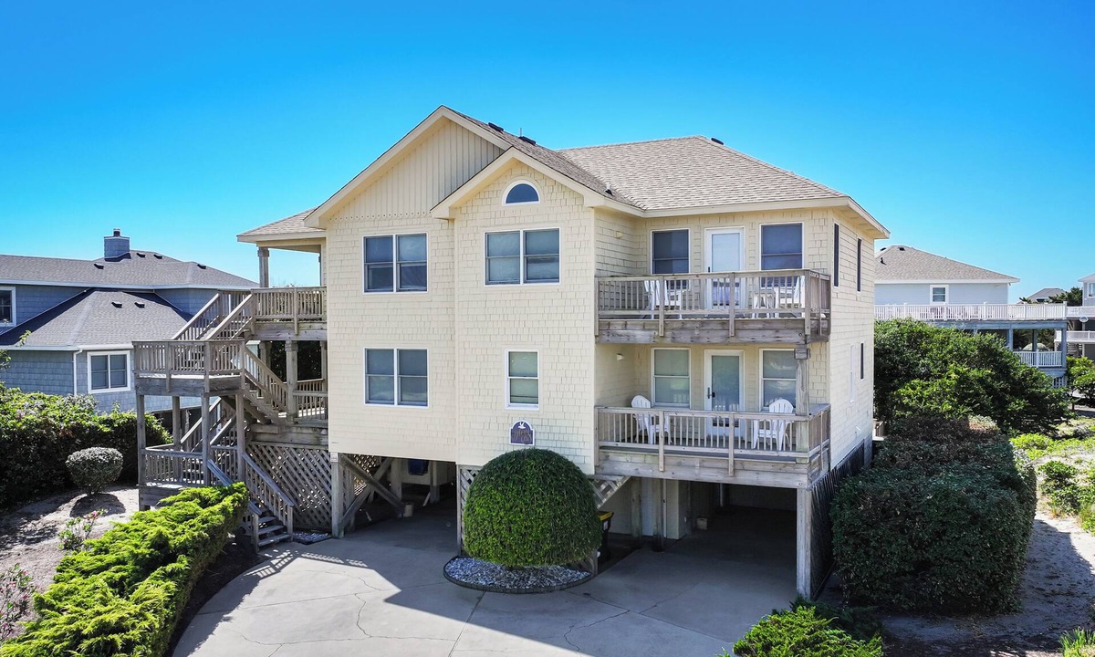 Corolla Light House | Oceanside, Private Pool, Hot Tub, Close to the Beach Access, 225, Glory Be