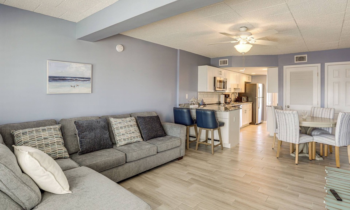 Mantoloking Condo | Oceanside Retreat in Mantoloking: Walk to Beach!