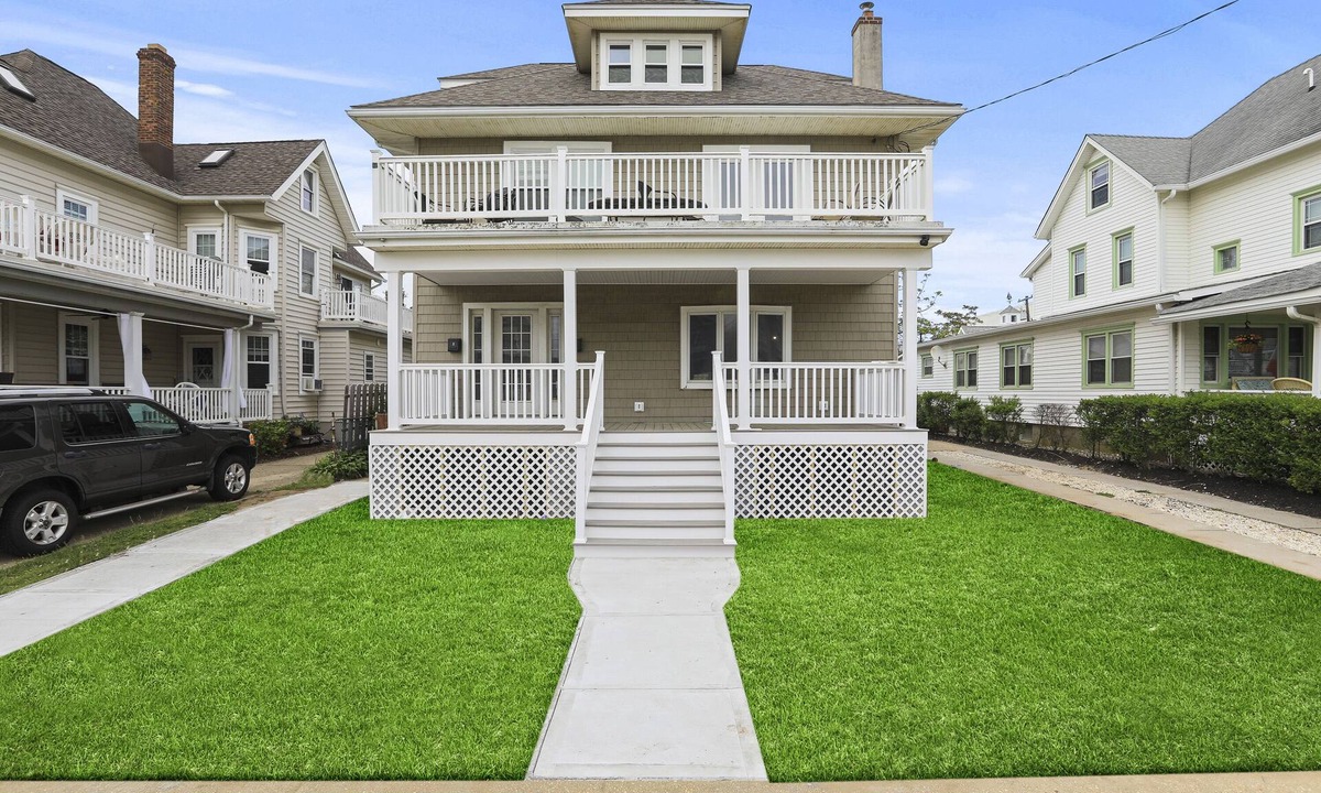 Wall House | Oceanview 4 HOUSES to BEACH! 12 beach passes with chairs, towels and umbrellas