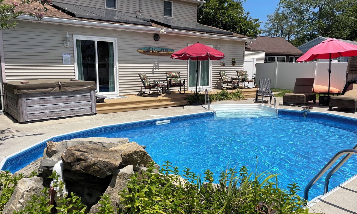 North Cape May House | Ohana Breeze: Hawaiian Getaway in Cape May! Hot tub open yr round -Dog friendly!