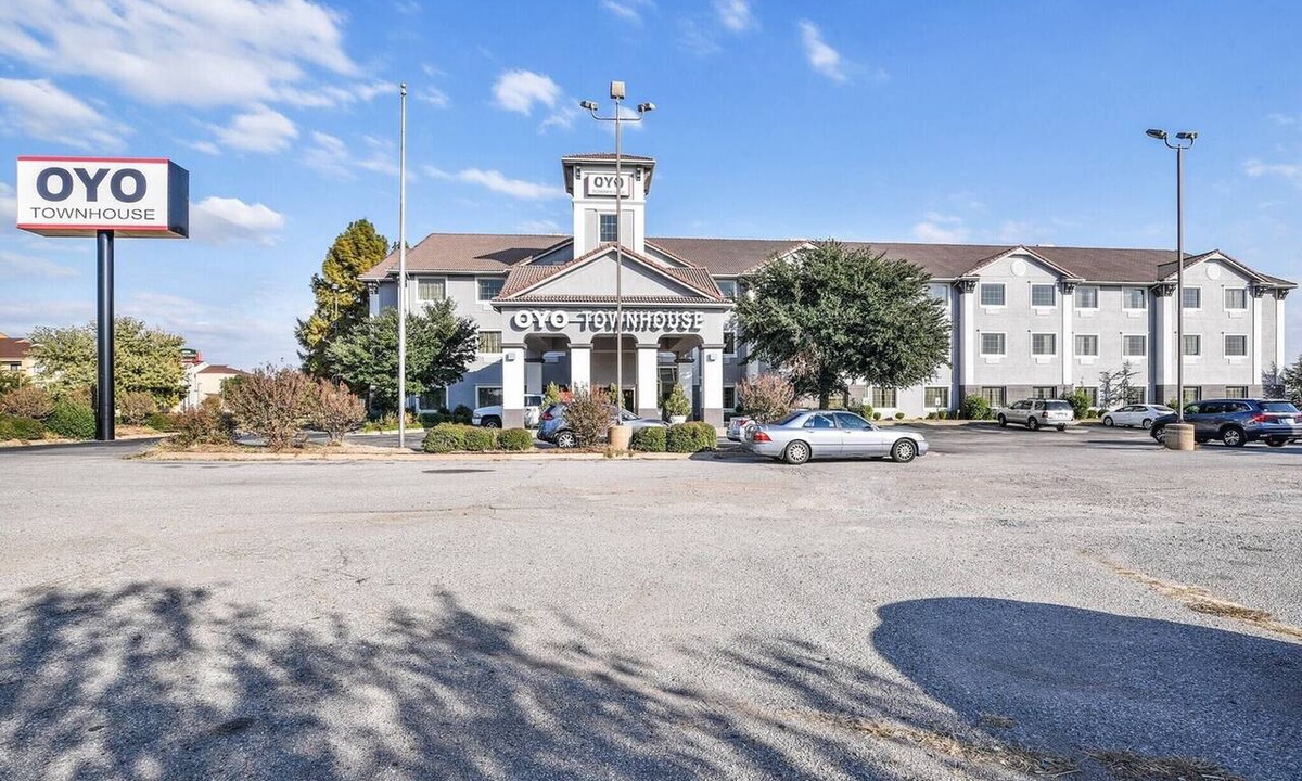 Central Oklahoma City Apartment | Oklahoma City OK|King Bed