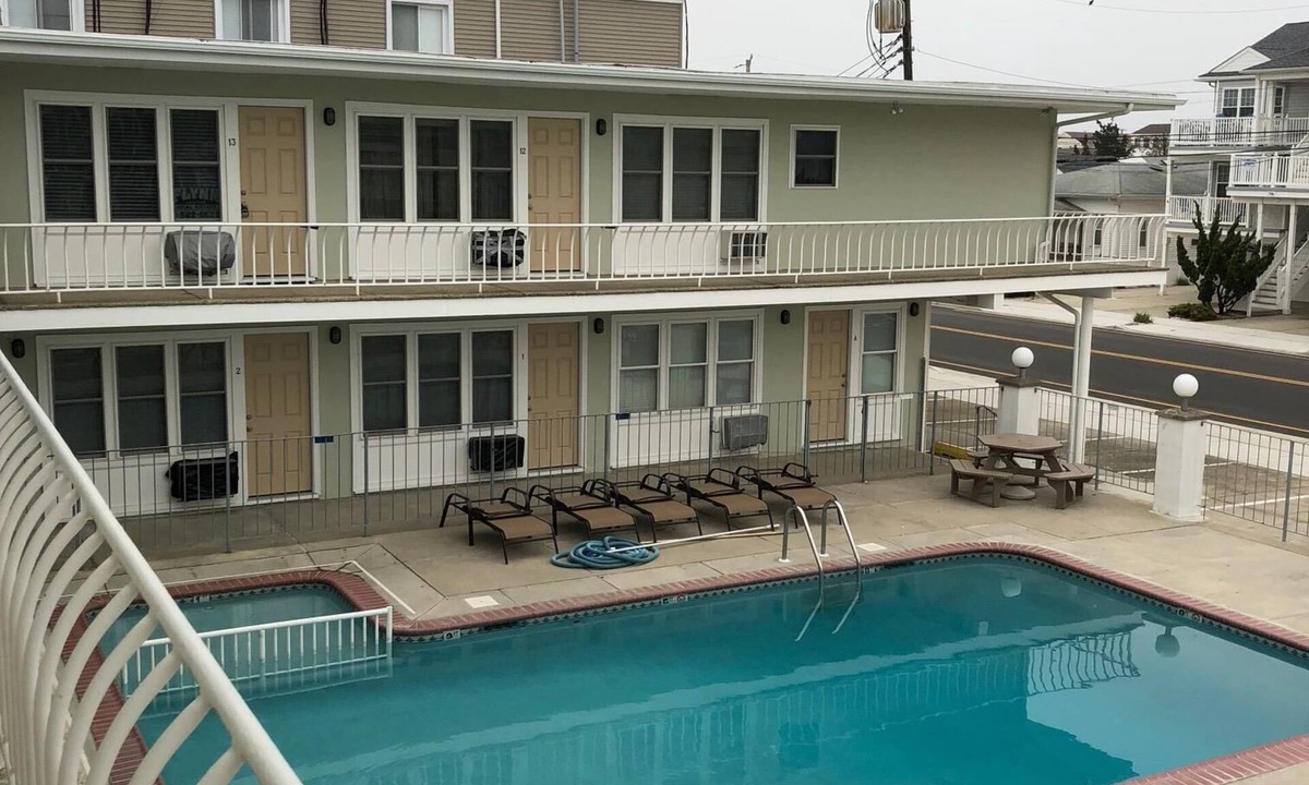 North Wildwood Condo | One bedroom Condo 1/2 block from the Beach