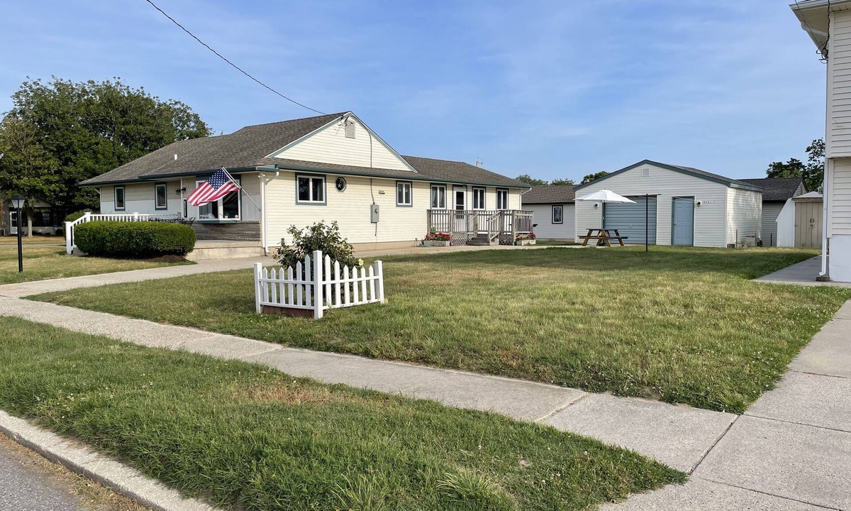 North Cape May House | Only 4 Houses to the Beach