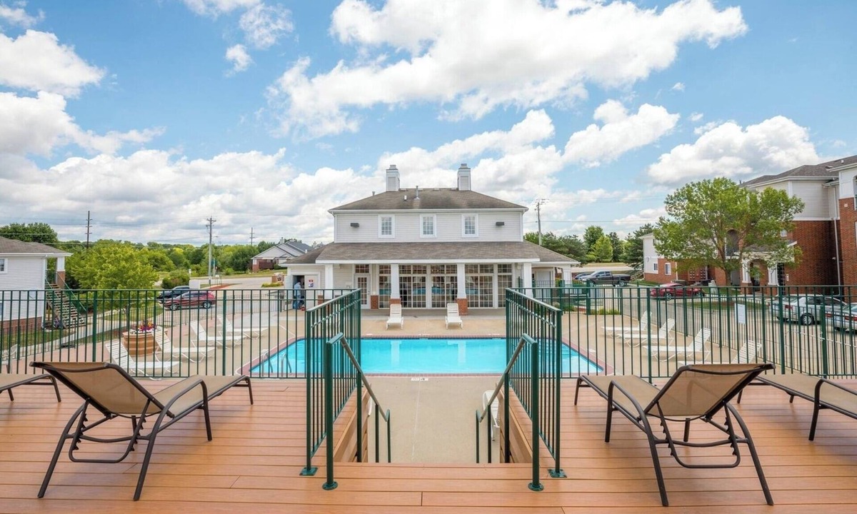 West Des Moines Apartment | Onsite Gym | Shopping | Fast Wifi | and More!