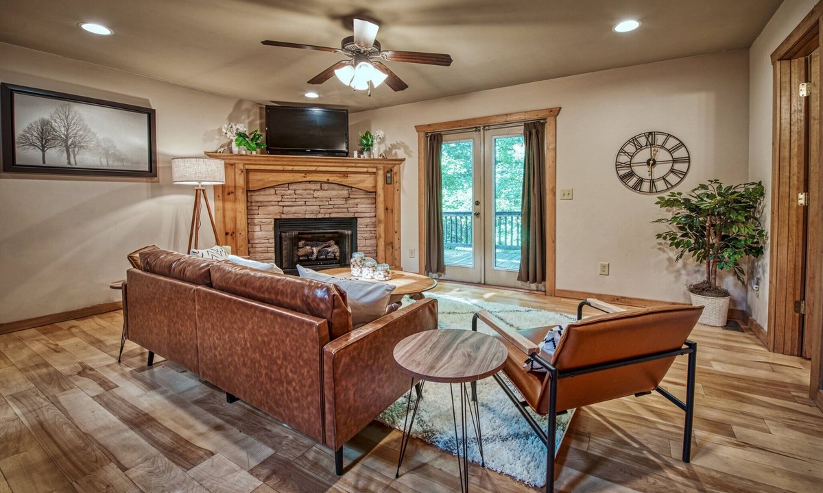 Ellijay Cabin | Orchard House - 4BR/3.5B ✔Hot Tub✔ Pet Friendly✔ Firepit✔ Grill✔ Gameroom✔