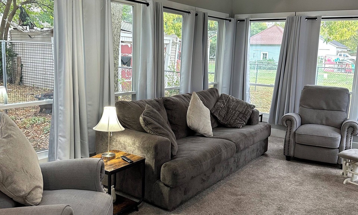 Ottawa House | Ottawa Family Nest – Fresh Eggs, Cozy, Relax!