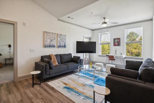 Farragut Apartment | Overlook 6303 i Modern Resort Style living