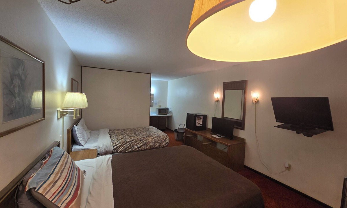 Eagle Grove Hotel | OYO Sandman Inn