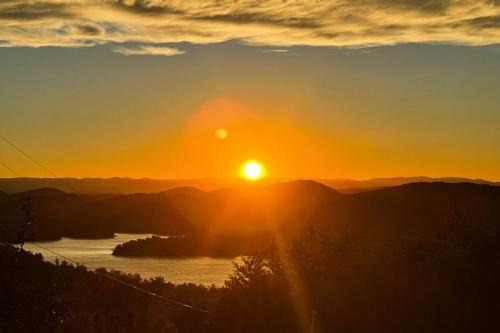 Maynardville House | Panoramic Lake Norris Views Sleeps 12 Deck Games