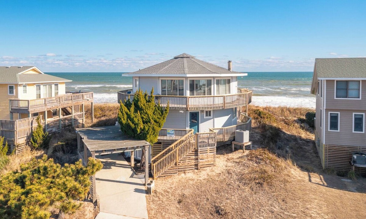Duck House | Panoramic ocean views abound at this oceanfront Duck home by Sun Realty