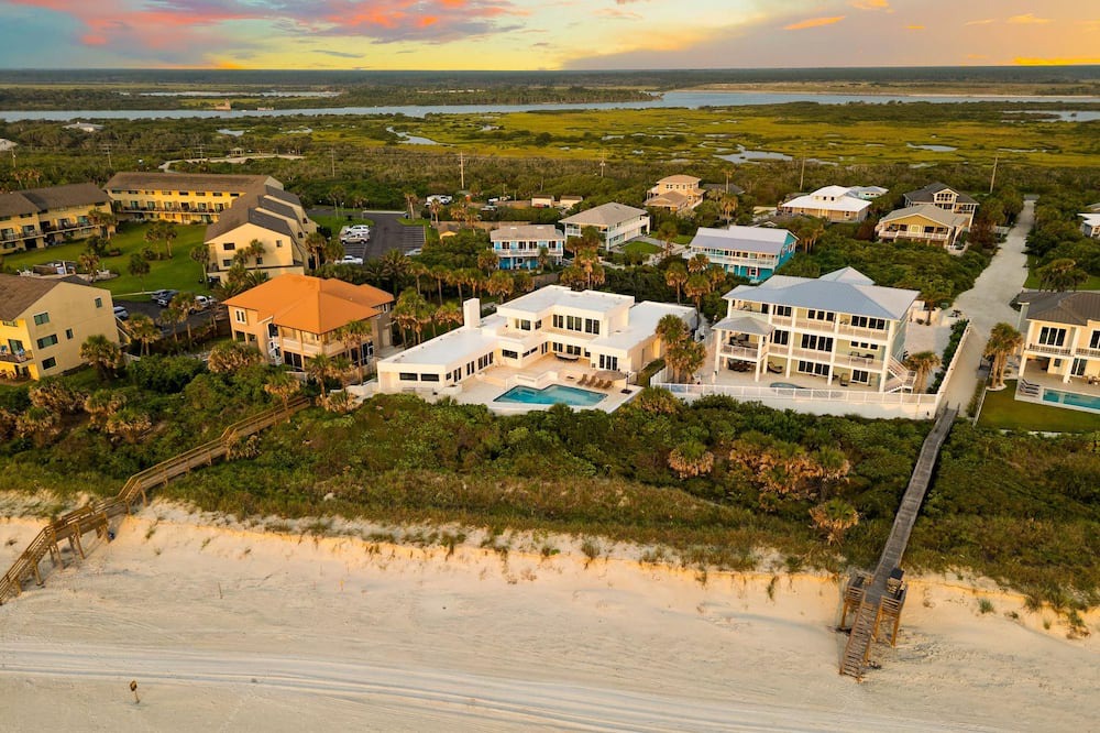 Crescent Beach House | Panoramic Paradise I Luxury Beachfront Estate & Boardwalk to the Beach