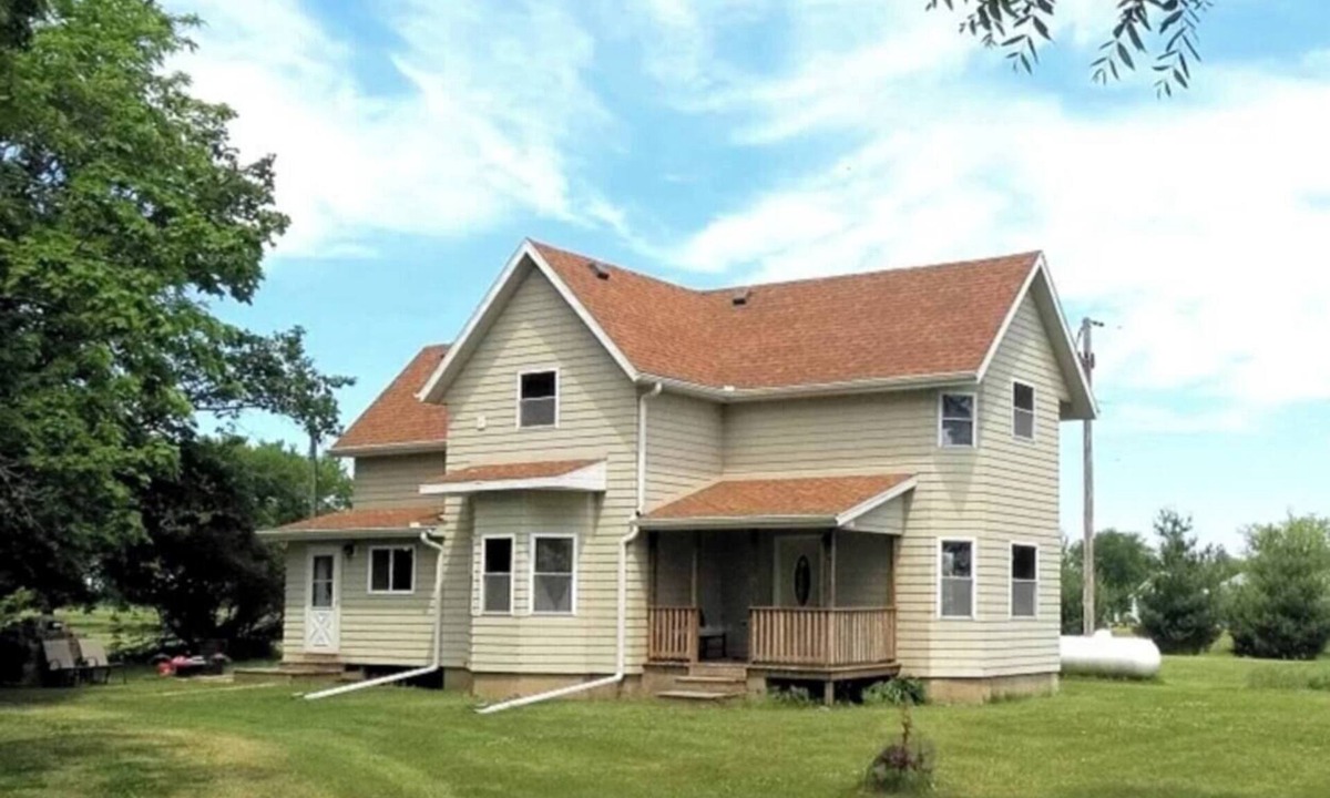 Galt House | Peaceful 3-bedroom farmhouse in charming Prophetstown