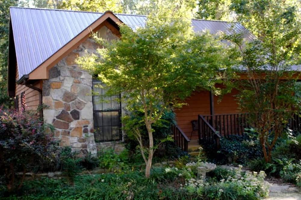 Albertville Cottage | Peaceful and Secluded Lake Getaway in Guntersville, Alabama