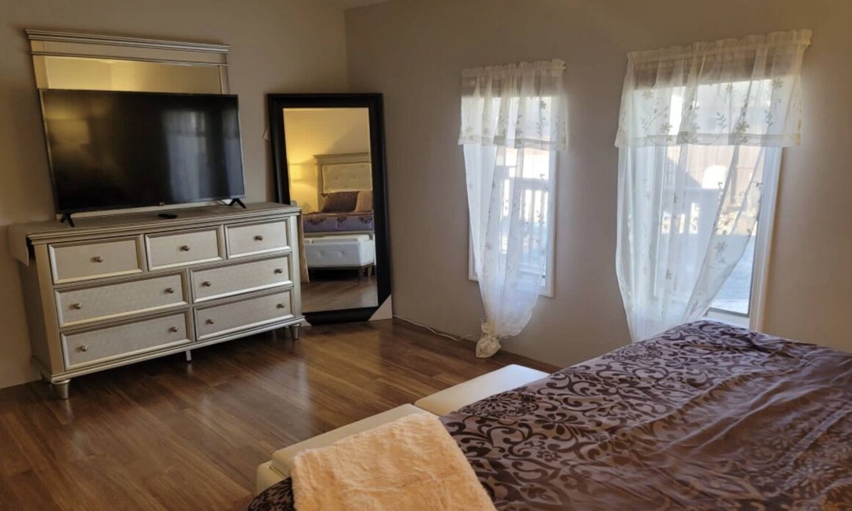 Toms River House | Peaceful beautiful home 8 mins from the shore, 4 mins from hiking trails.