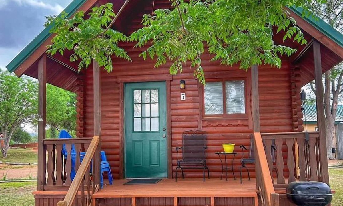 Buchanan Dam Cabin | Peaceful Lakefront Cabin with Loft, Beach Access & Sunset Views in Buchanan Dam, Texas