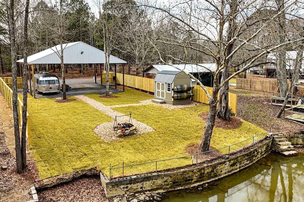 Centre House | Peaceful Lakeside Covered Airstream with Firepit & Kayaks Near Centre, AL