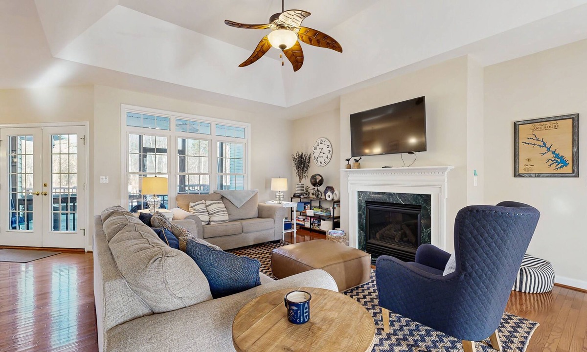 Livingston House | Peaceful lakeside retreat with hot tub, private pool, dock & paddle boards