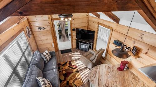 Menlo House | Peaceful Mountain Tiny Home with Breathtaking Valley Views & Fireplace Near Lookout Mountain, Menlo GA