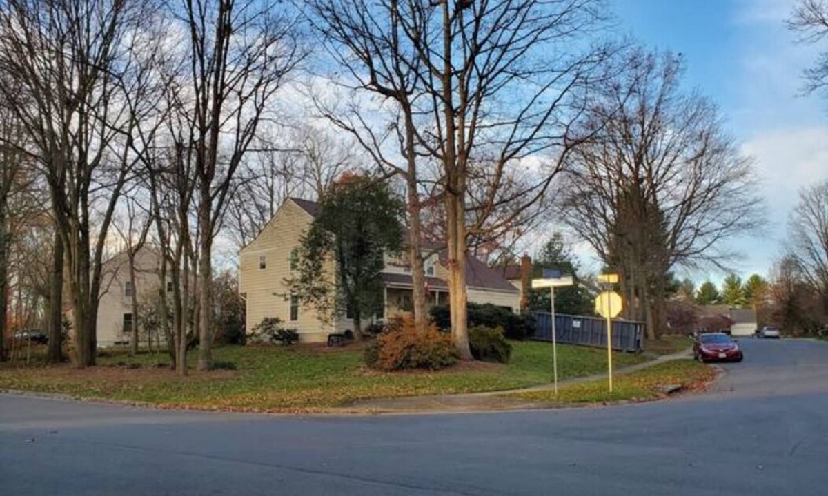 Reston House | Peaceful Oasis North Point - BBQ Grill - Free Parking