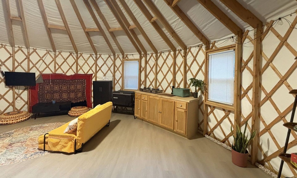 Elgin Cabin | Peaceful Off-Grid Yurt Farm Stay with Modern Comforts - Optional Farm Breakfast