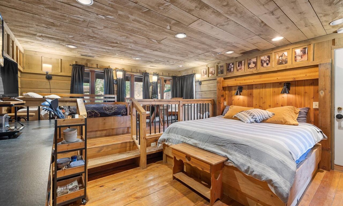Hermosa Hotel | Peaceful Views & Comfort, Within 10 Mi of Mt. Rushmore & Custer State Park.