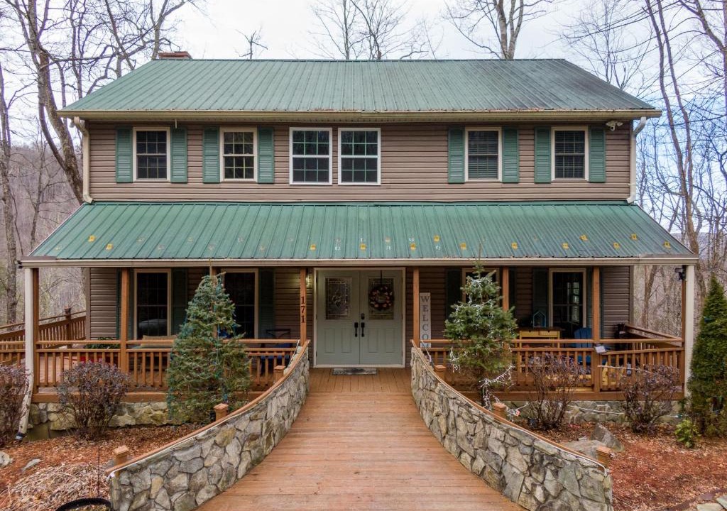 Mill Ridge House | Peaceful Wood Haven at Mill Ridge