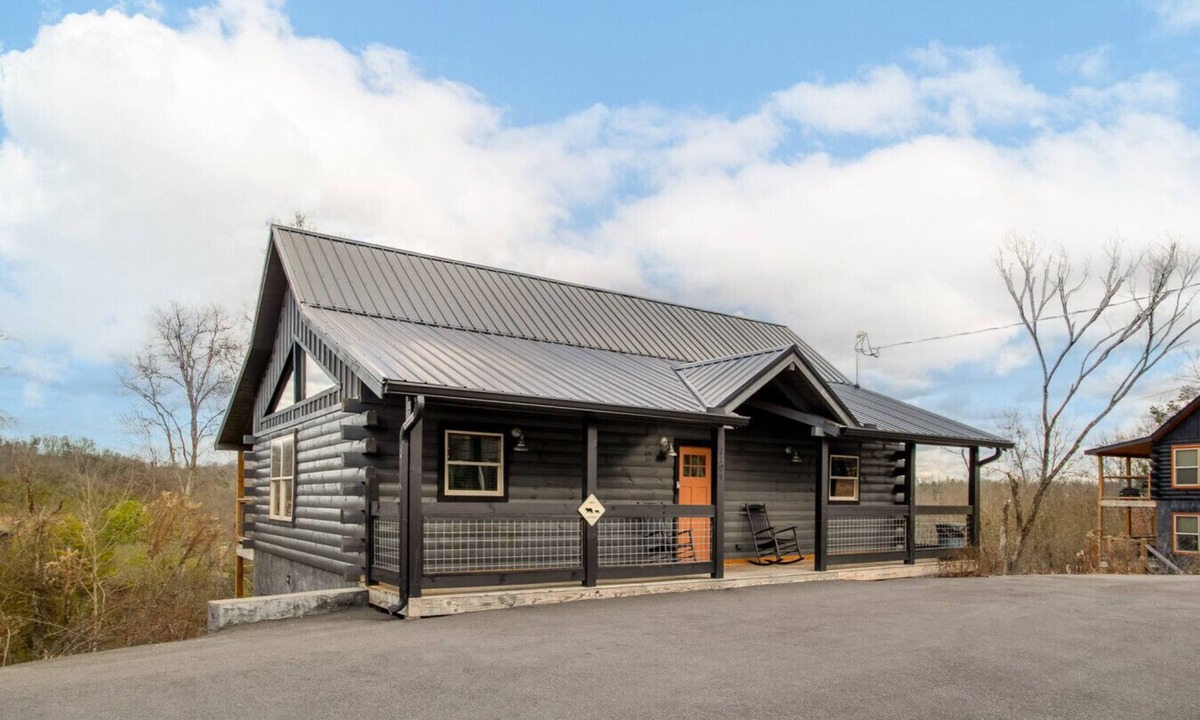 Sevierville Cabin | Peaky Woods Cabin - Hot Tub, Game Room, MTN Views
