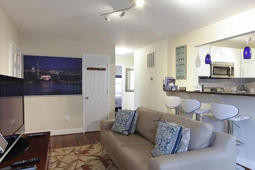 Penrose Apartment | Penrose 7081
