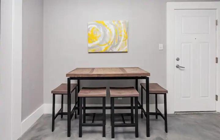 Sherman Hill Apartment | Perfect 2 bedroom Getaway near downtown