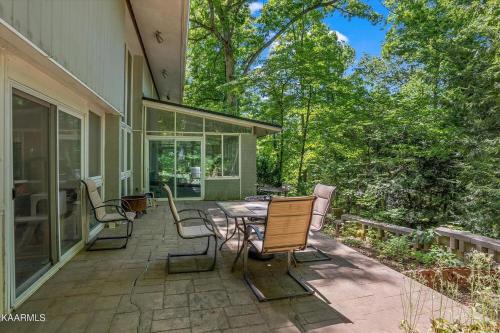 Ashley Oaks House | Perfect Family Getaway in West Knoxville