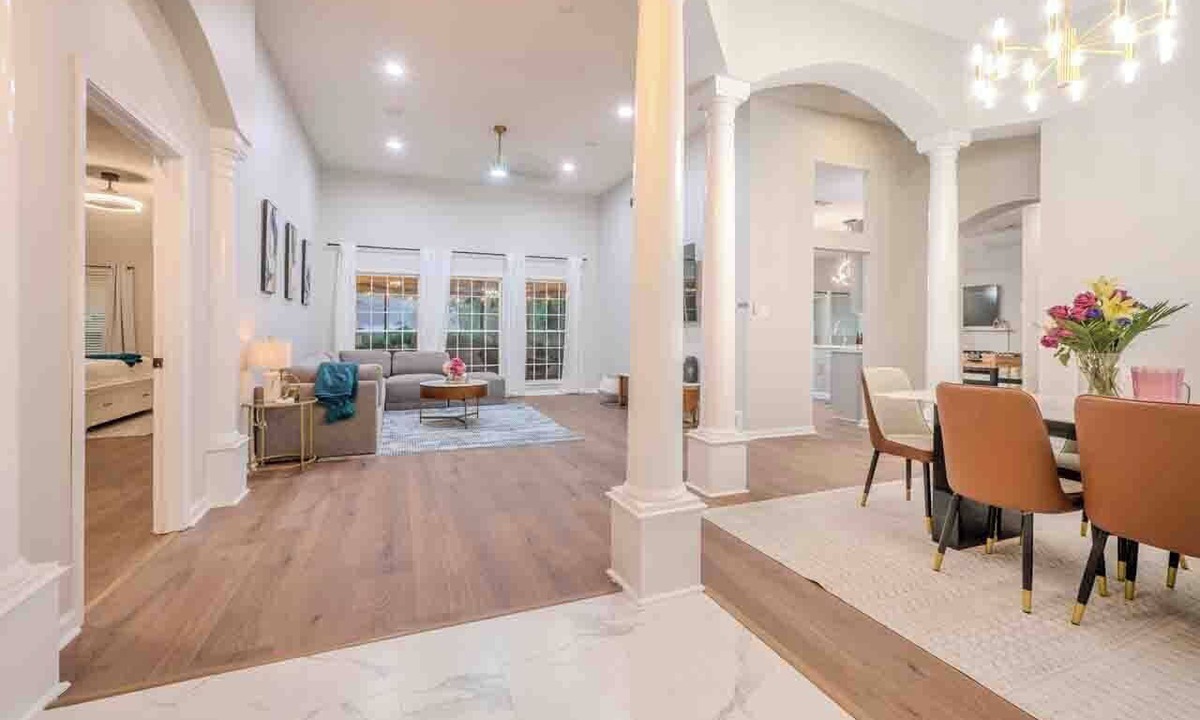 Cordova House | Perfect home away from home tucked away in a quiet neighborhood. This house will bring you peace and enjoyment yet safe during your visit to Memphis. Pack your clothes are we have you covered for rest of your essentials.