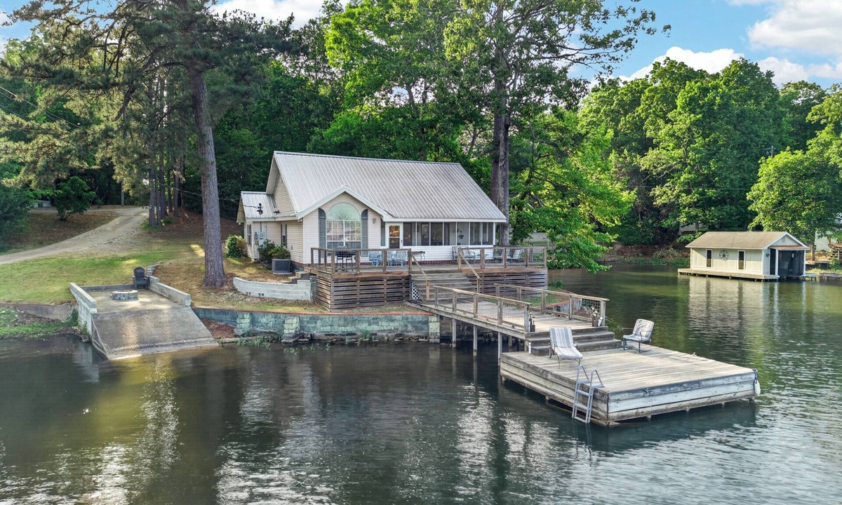 Titus Cabin | Perfect Lake Jordan Getaway - Recently Updated