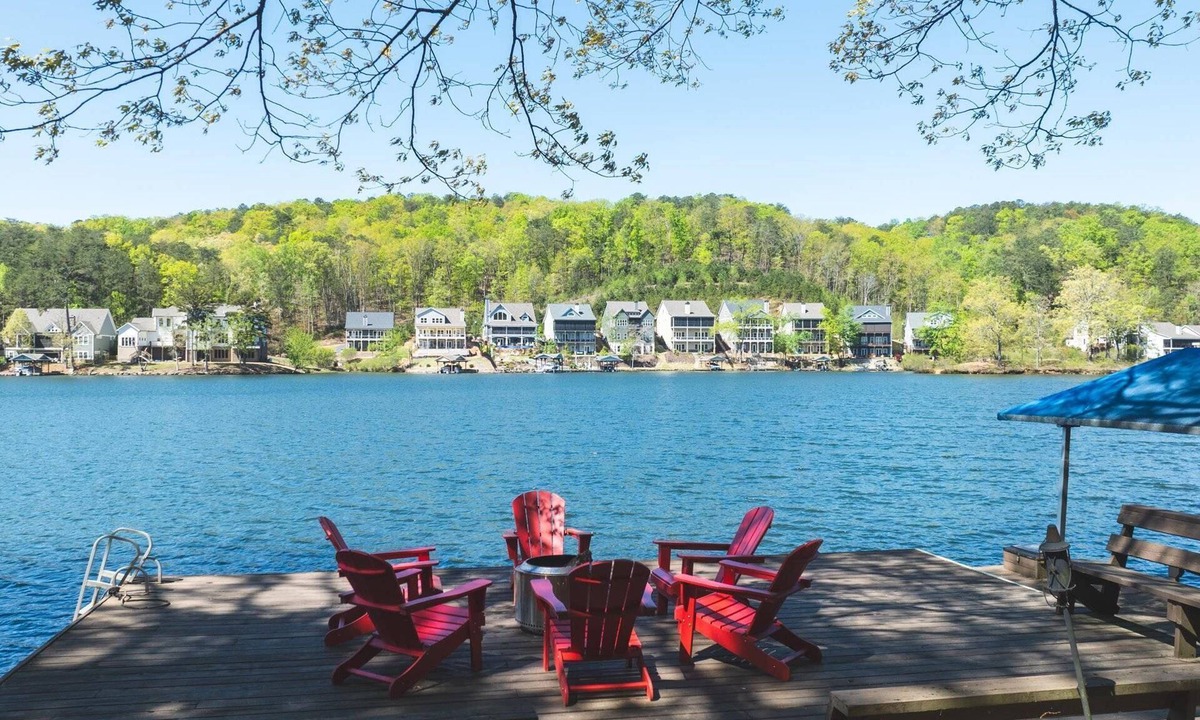 Waleska House | Perfect Weekend Getaway- Lake Arrowhead Home-Lakefront-Private Dock-Pet Friendly-Pool & Tennis