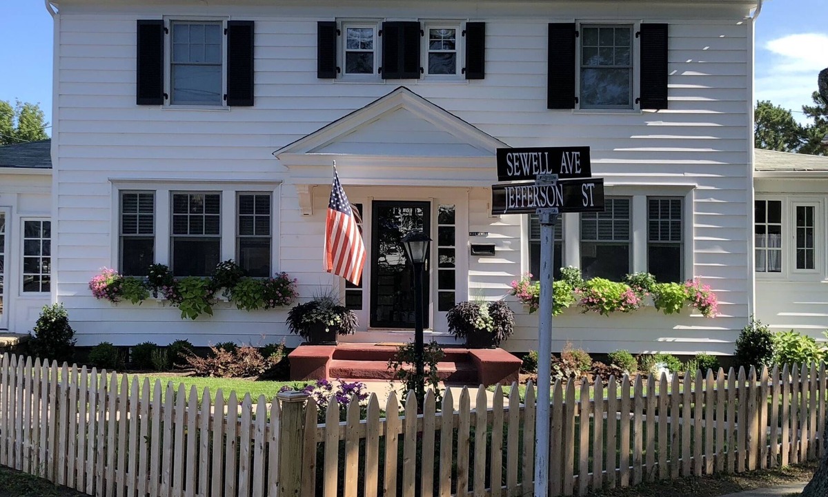 Cape May House | Perfectly Situated, Beautifully Renovated, Very Short Walk to Beach and Mall!