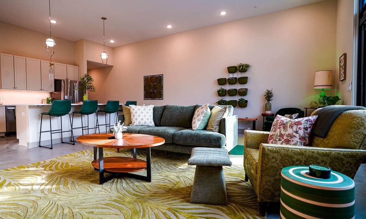 Oread Apartment | Peridot Suite - NEW (2bdrm/2bath) Loft