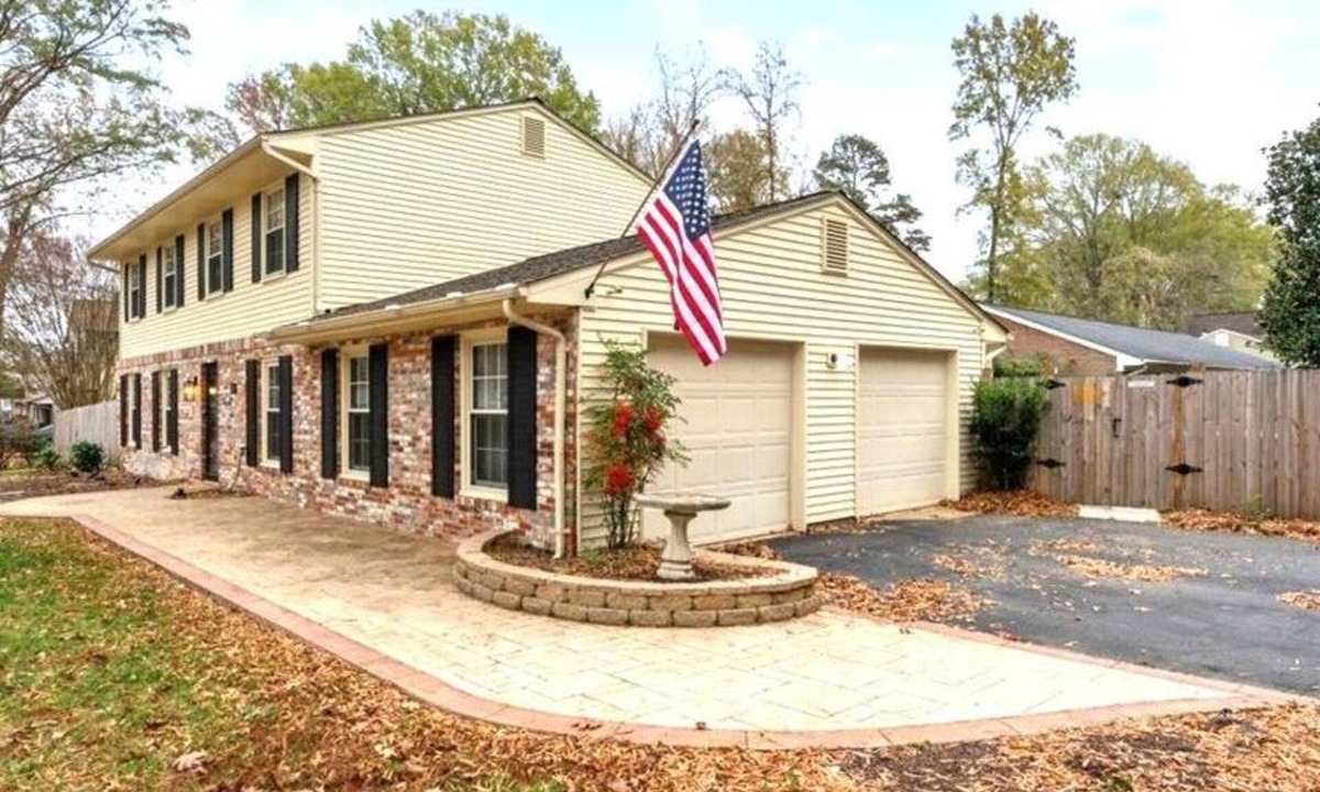 Fredericksburg House | Pet & family-friendly. Mid-term stays. Flexible terms