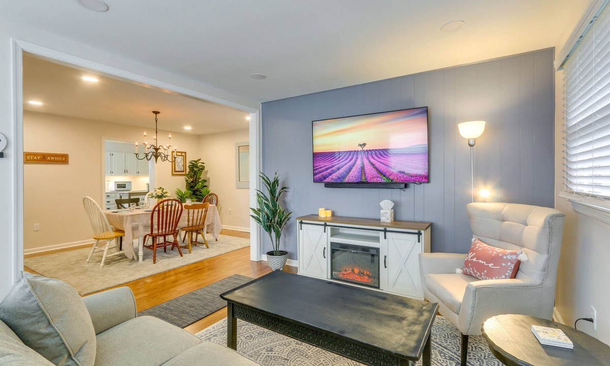 Berryville House | Pet-Friendly Berryville Home: Walk to Main Street!