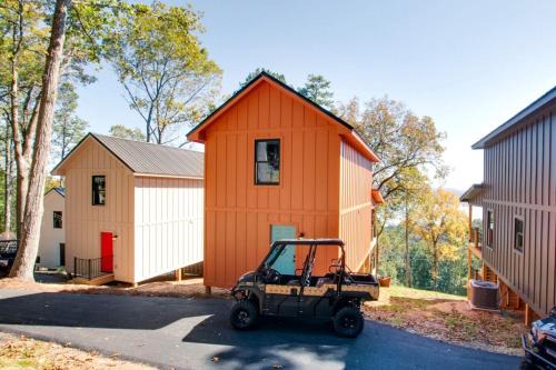 Groveoak House | Pet-Friendly Cabin Ideal for Families with Jacuzzi and Lake Views in Alabama