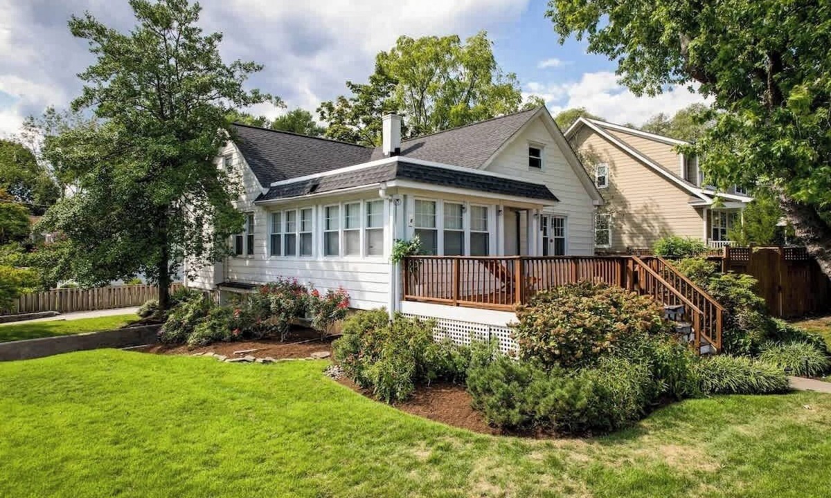 Annapolis House | Pet-Friendly Eastport | Yard & Fire Pit