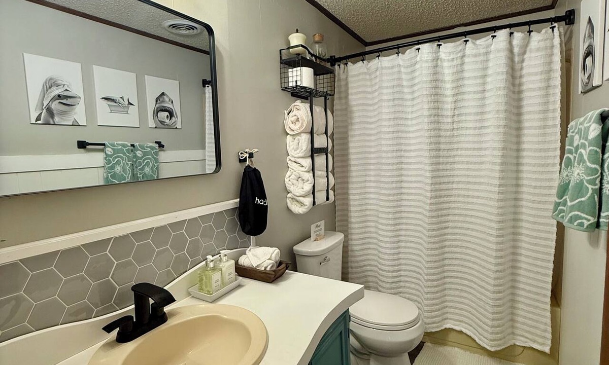 Green Creek House | Pet-Friendly Family Escape- Minutes to Wildwood! Fire-pit Sleeps 5