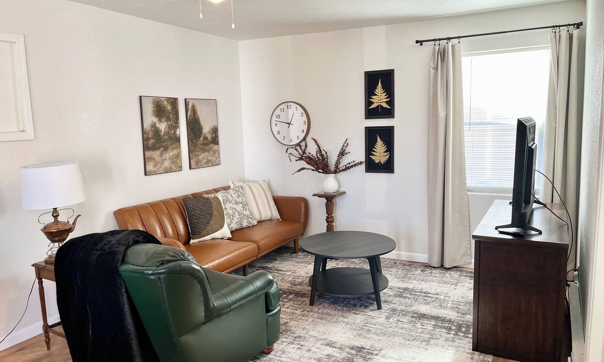 Kirksville Apartment | Pet-friendly Ground-lvl Queen laundry 30+days
