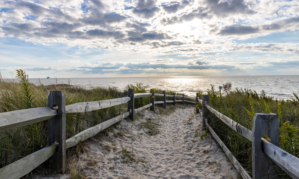 North Cape May House | Pet-friendly Home Just One Block From The Delaware Bay