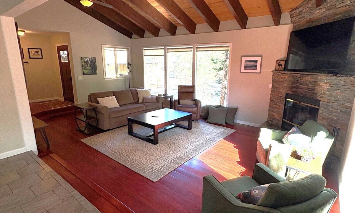 Acworth House | Pet friendly home near Heavenly with central air conditioning