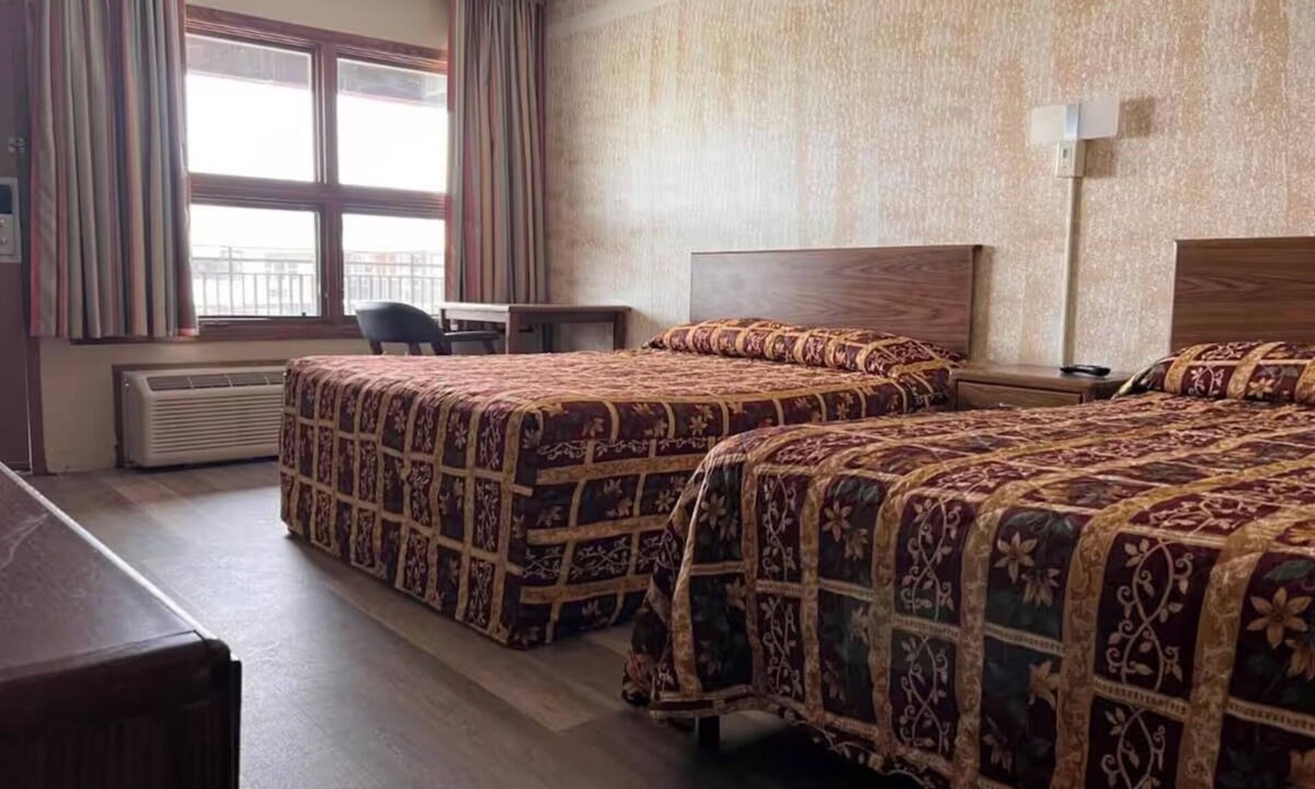 Devils Lake Hotel | Pet-Friendly Room for a Perfect Family Getaway! Free Onsite Parking