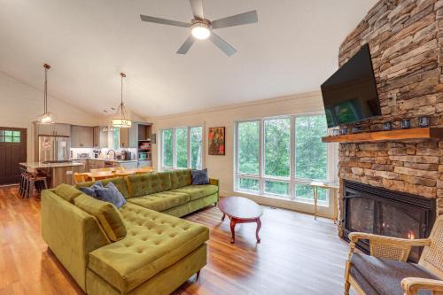 West Jefferson House | Pet-Friendly West Jefferson Home w/River View!