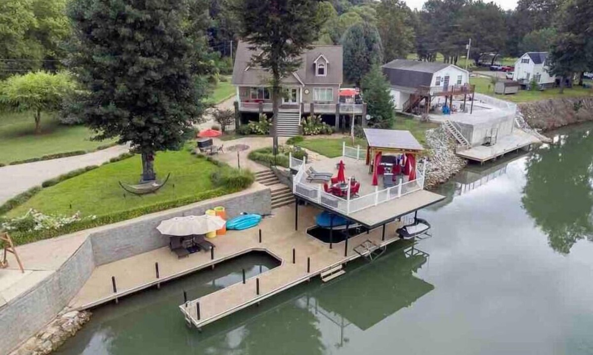 Florence House | Pet Friendly, Wilson Lake, Dock, Boat Launch, 2 Slips, 4 bed 4 bath, lake view