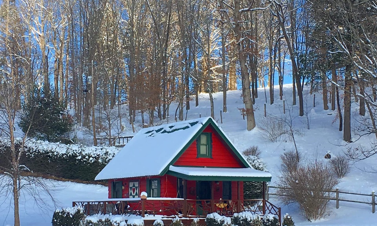 Sugar Grove Cabin | Petting Zoo! HOT TUB, Zip Lines, 20+ acres & Trout Stream - Everything!!!