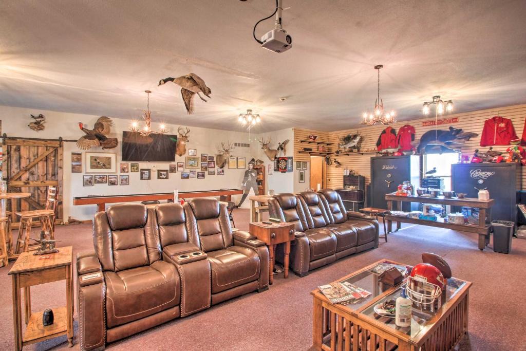 Dawn House | Pheasant Game Farm Missouri Vacation Rental!