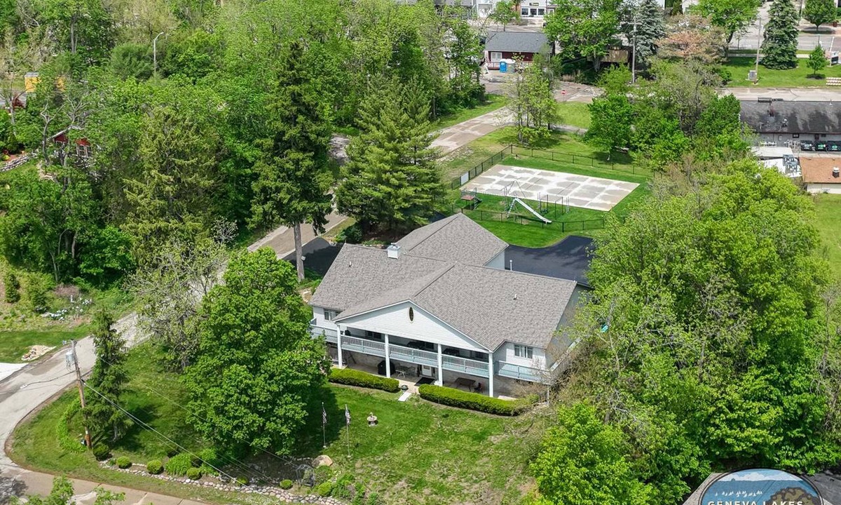 Twin Lakes Apartment | Pickleball Court | Lake Views | Pool Table | Sleeps 10