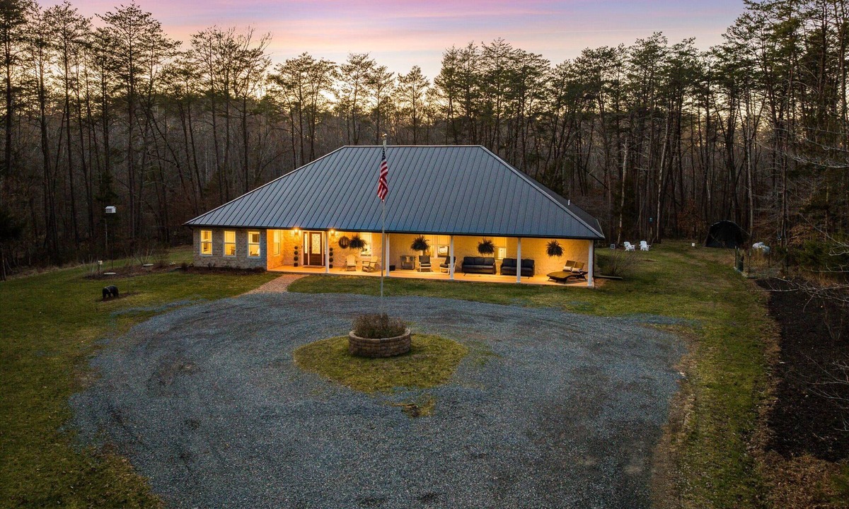 Cobham House | Pine and Vine